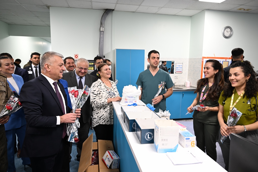 Vali Ersin Yazıcı 14 Mart Tıp Bayramı Kutlama Programına Katıldı
