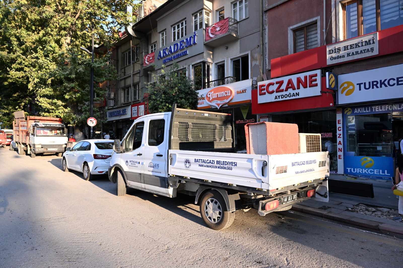 BATTALGAZİ BELEDİYESİ’NDEN KIŞLA CADDESİ ESNAFINA TAŞINMA DESTEĞİ 