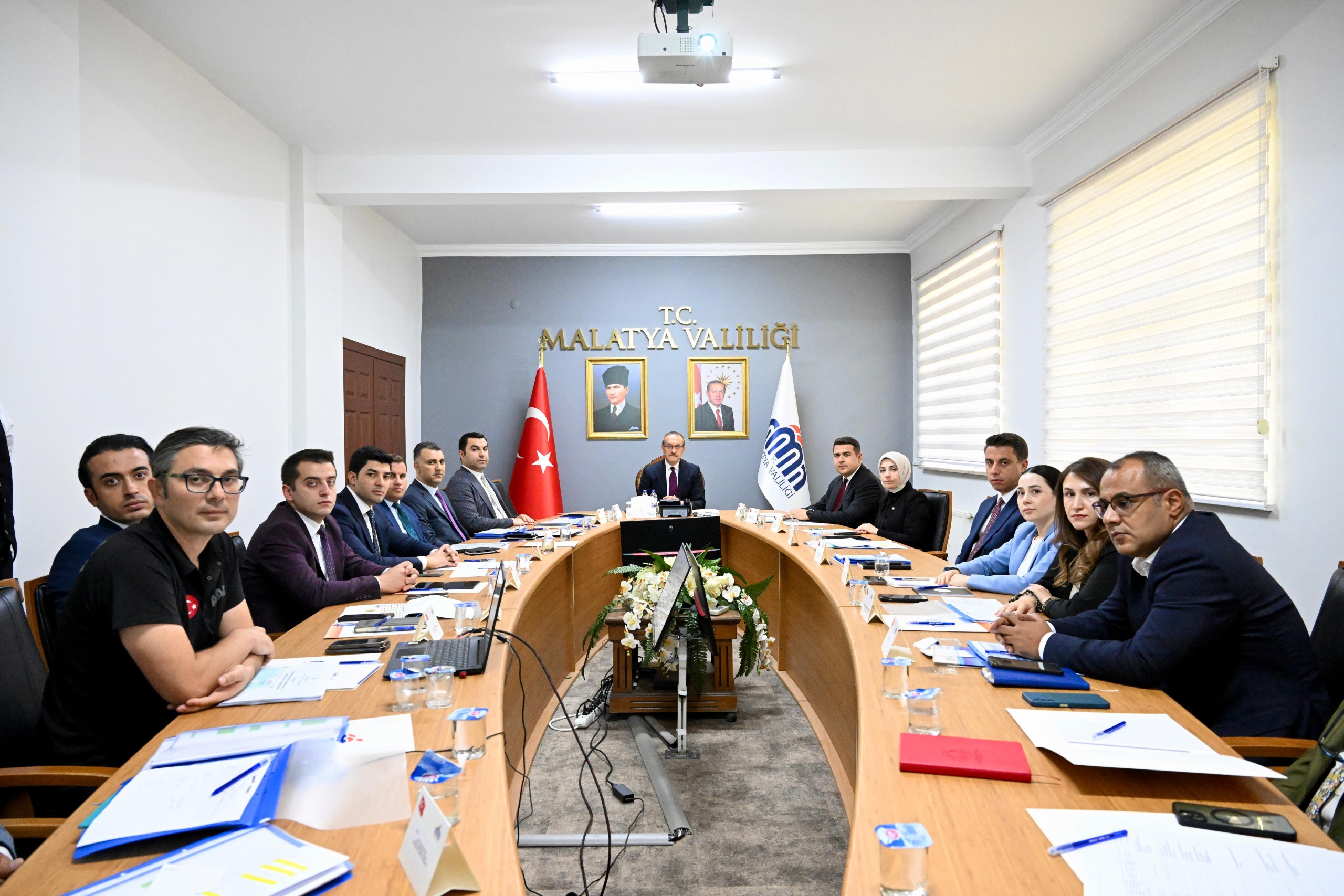 Vali Seddar Yavuz Başkanlığında Kırsal Konutların Altyapı ve Üstyapı Değerlendirme Toplantısı Gerçekleştirildi