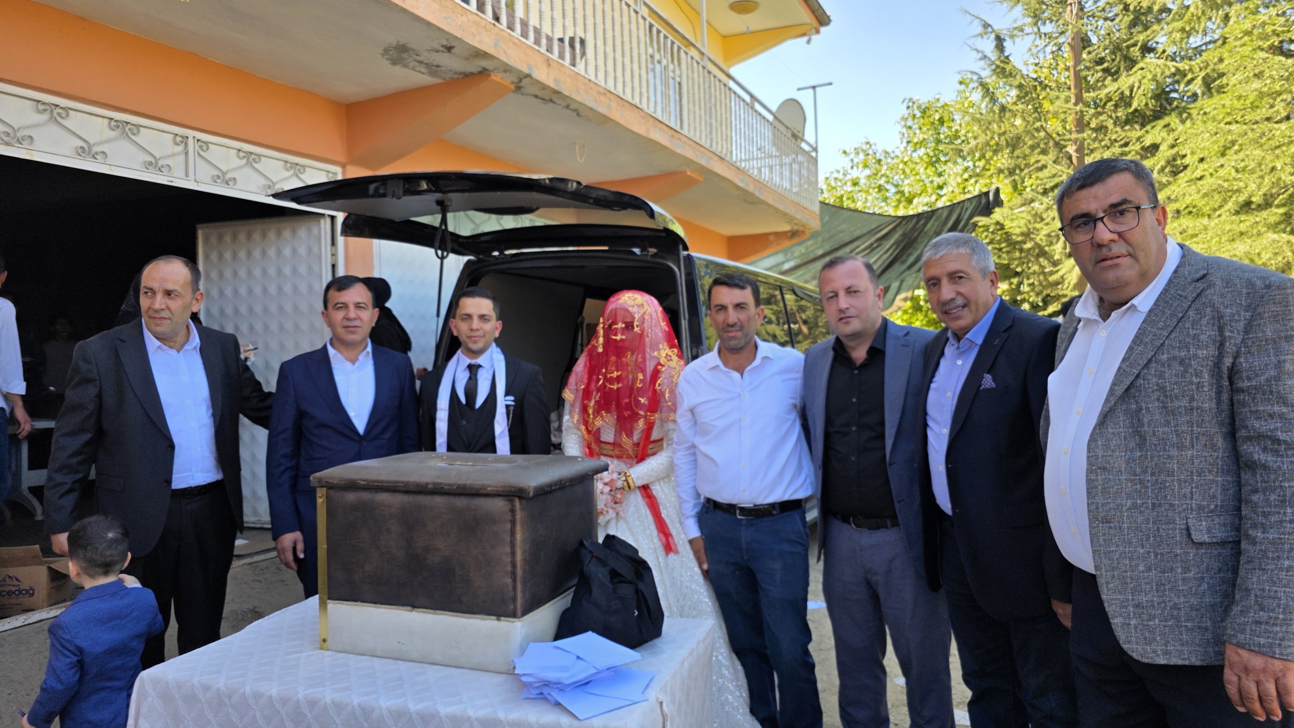 BAŞKAN SÜLÜK EMRE & REYHAN DOĞAN’IN MUTLU GÜNLERİNE KATILIM SAĞLADI