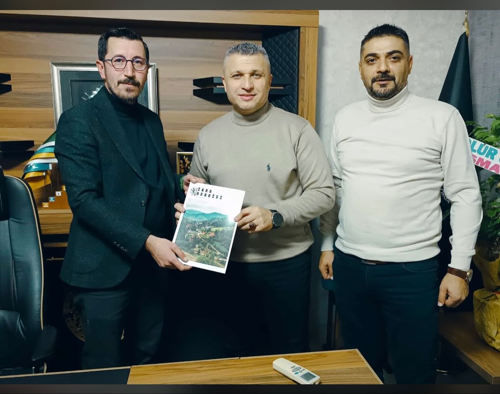 BAŞKAN KARCI SAHADA VE EMLAKÇILAR DERNEĞİ GÜN GEÇTİKÇE BÜYÜMEYE DEVAM EDİYOR 