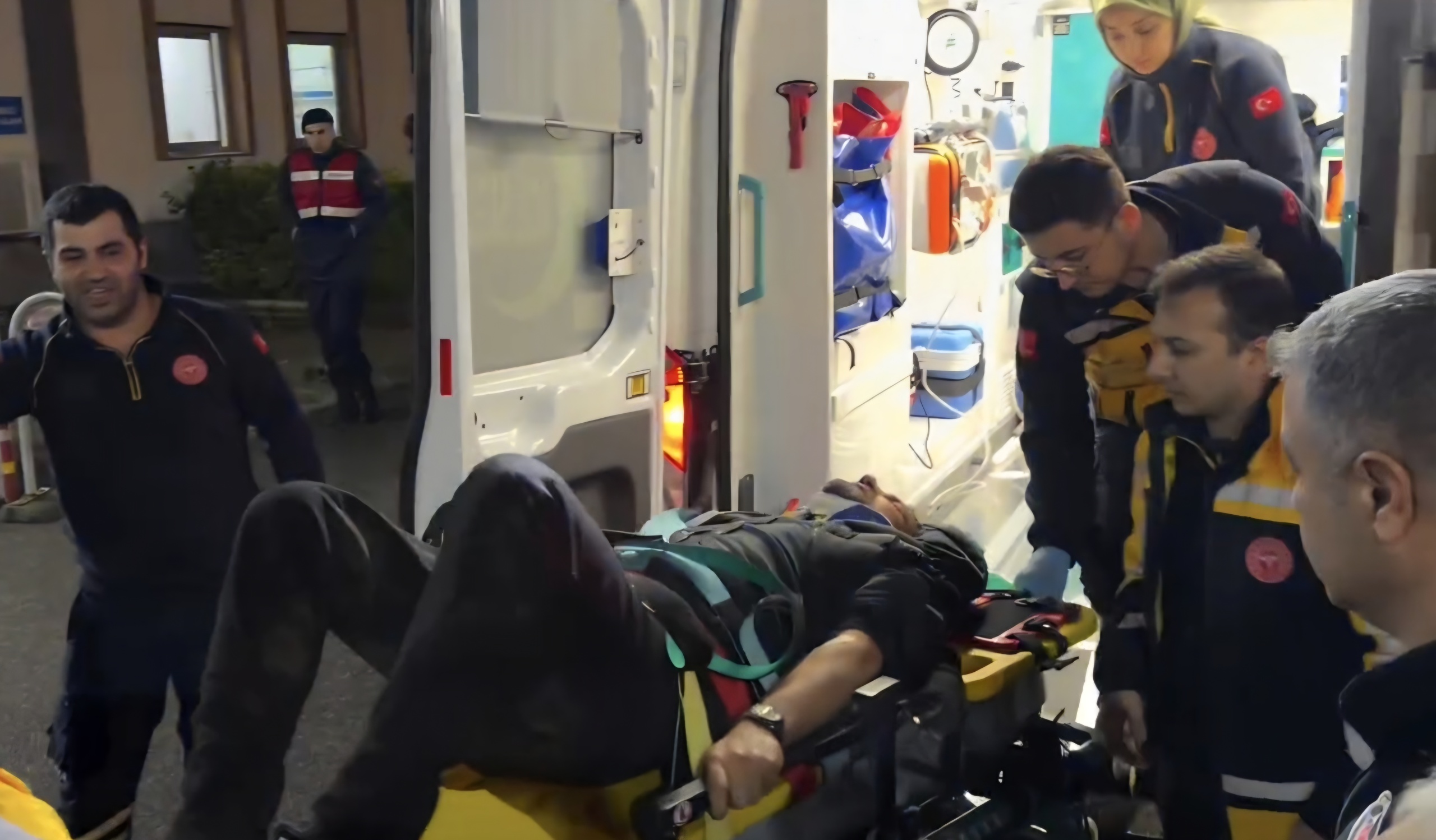 KAHTA’DAN PÜTÜRGE’YE DÖNÜŞ YOLUNDA FECİ KAZA; 1 ÖLÜ, BİRİ AĞIR, 4 YARALI 