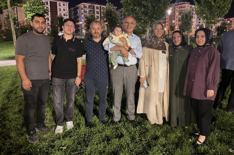 BAŞKAN ER YÜZÜNCÜ YIL KENT PARKI’NDA VATANDAŞLARLA BİR ARAYA GELDİ