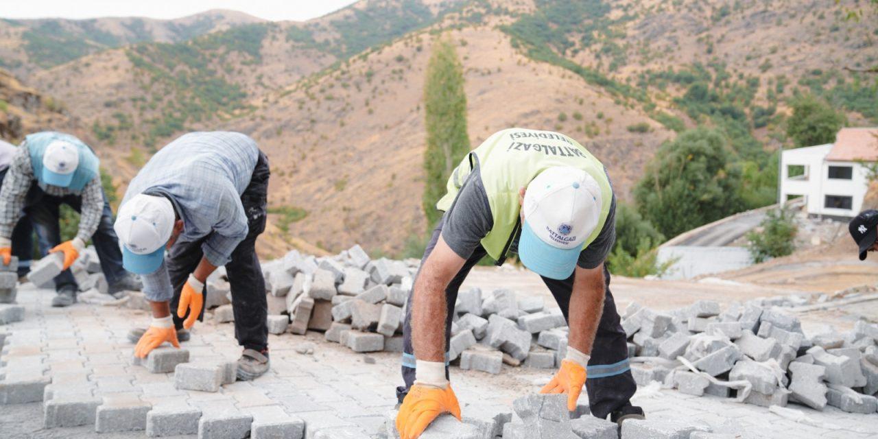 BATTALGAZİ BELEDİYESİNDEN KAMIŞTAŞ’A YOL DÜZENLEMESİ