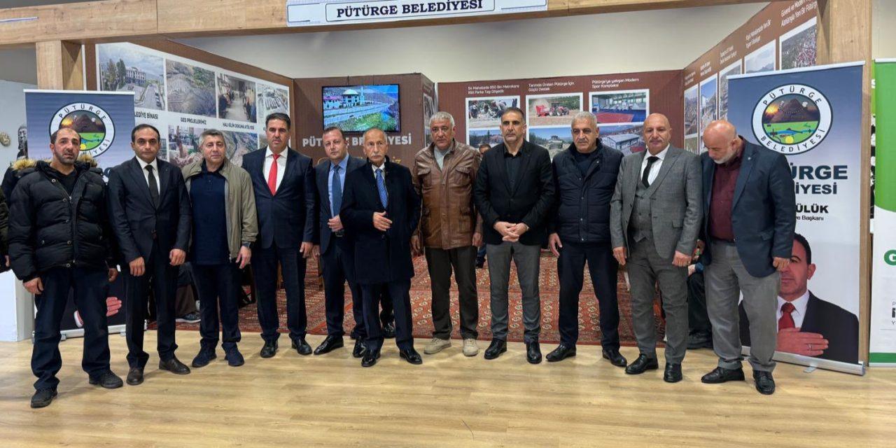 BAŞKAN KARAYILAN PÜTÜRGE STANDI’NDA HEMŞEHRİLERİYLE BİR ARAYA GELDİ 
