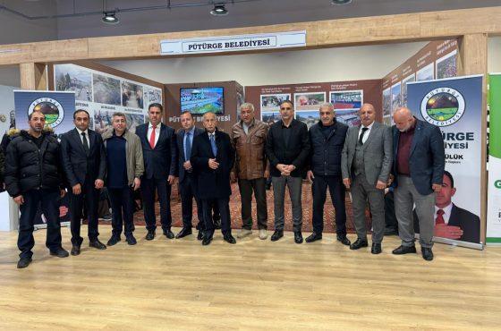 BAŞKAN KARAYILAN PÜTÜRGE STANDI’NDA HEMŞEHRİLERİYLE BİR ARAYA GELDİ 