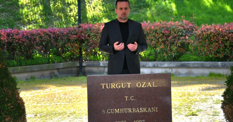 KARADEMİR’DEN TURGUT ÖZAL’IN KABRİNE ANLAMLI ZİYARET 